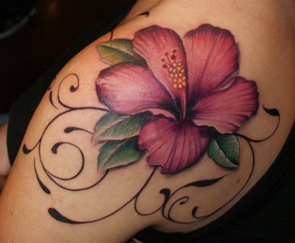 tatouage omoplate fleur de lys