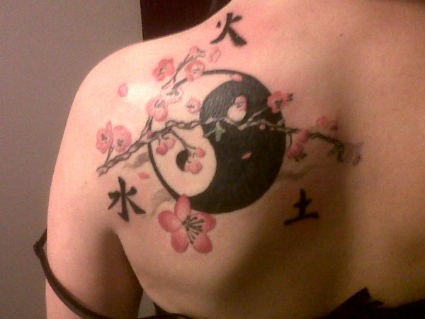 Tatouage omoplate gauche