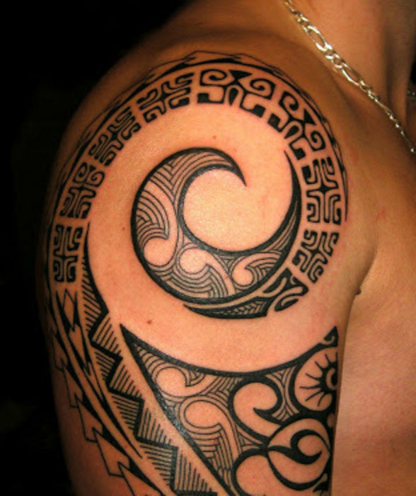 tatouage omoplate homme tribal