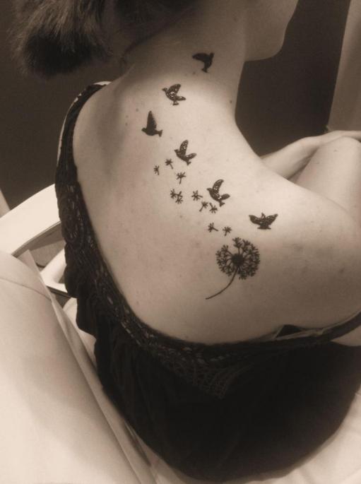 tatouage omoplate nuque