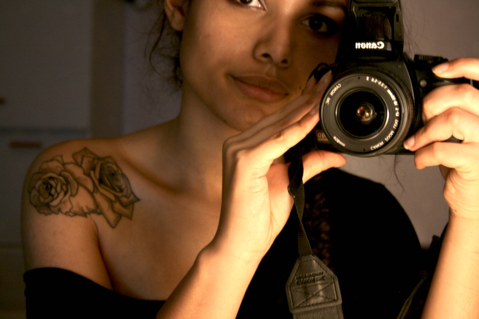 Tatouage omoplate soutien gorge
