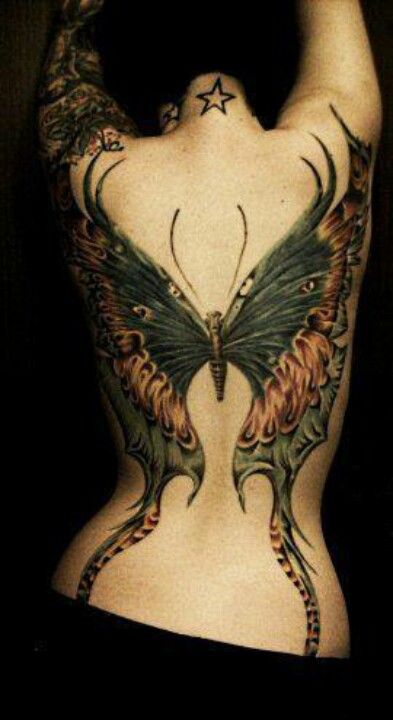 Tatouage papillon gothique