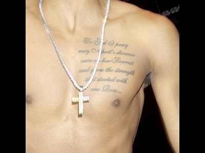 tatouage parchemin pectoraux