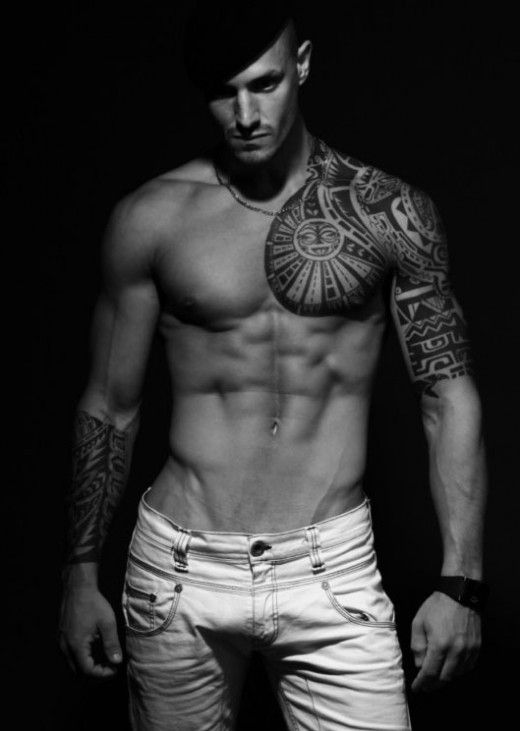 tatouage pectoraux bras