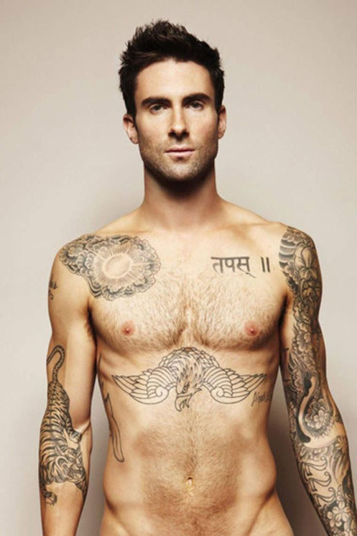 tatouage pectoraux chiffre romain