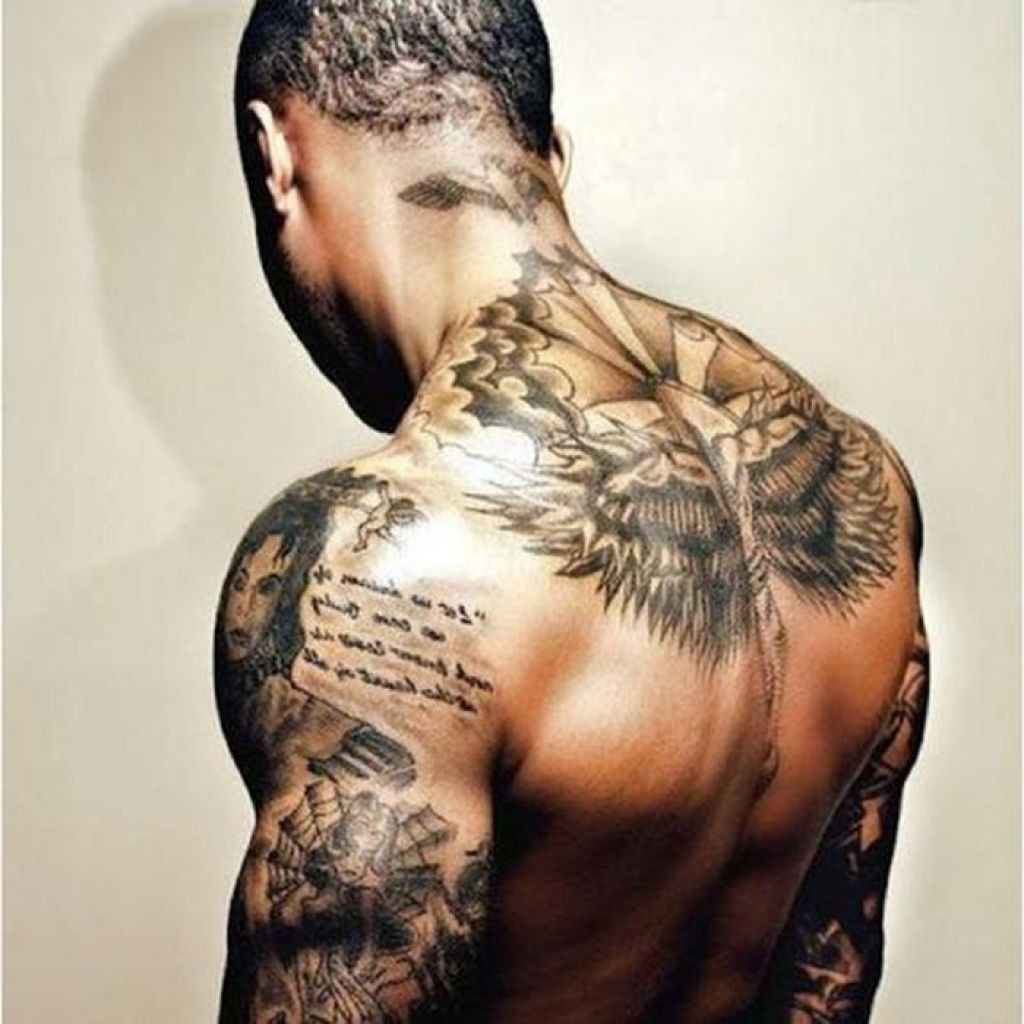 tatouage pectoraux dos