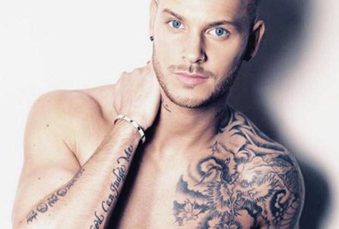 Tatouage pectoraux droit