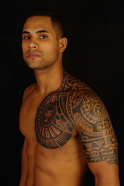 tatouage pectoraux et bras