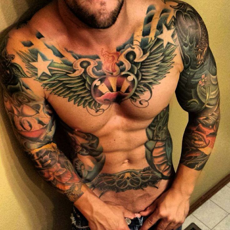tatouage pectoraux femme