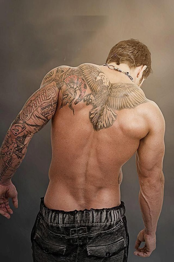 tatouage pectoraux griffe