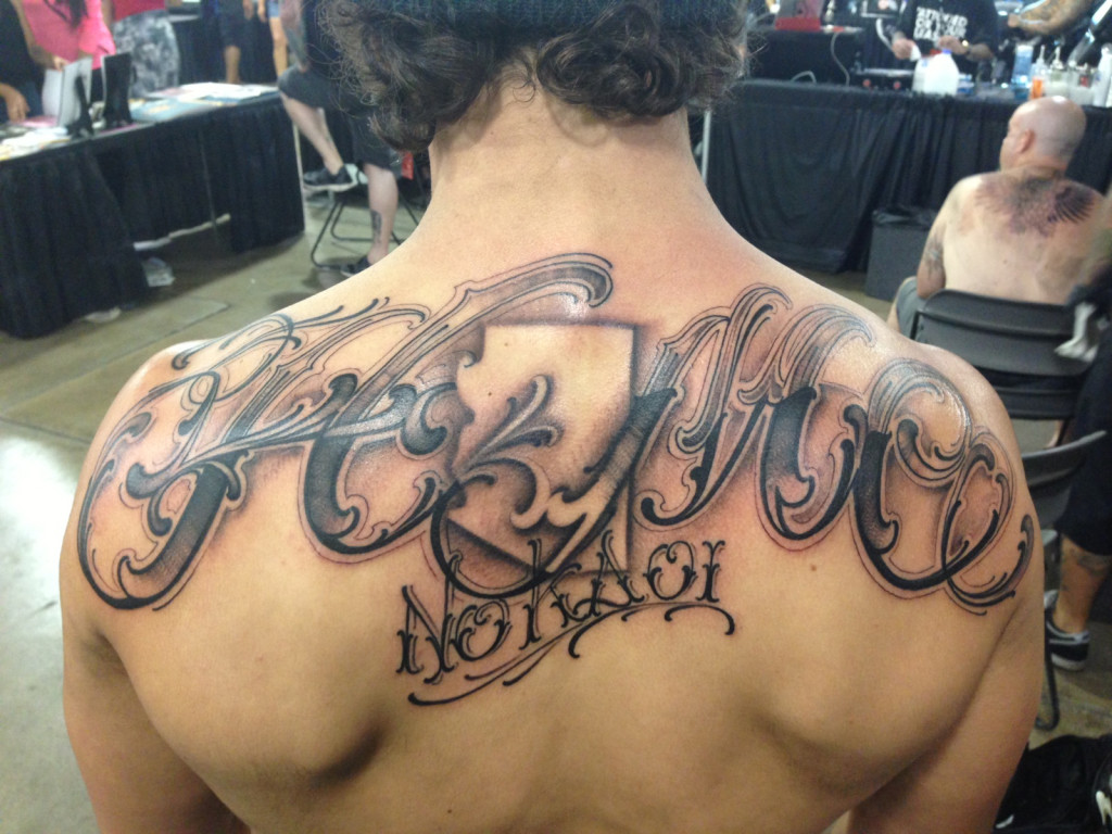 tatouage pectoraux griffe