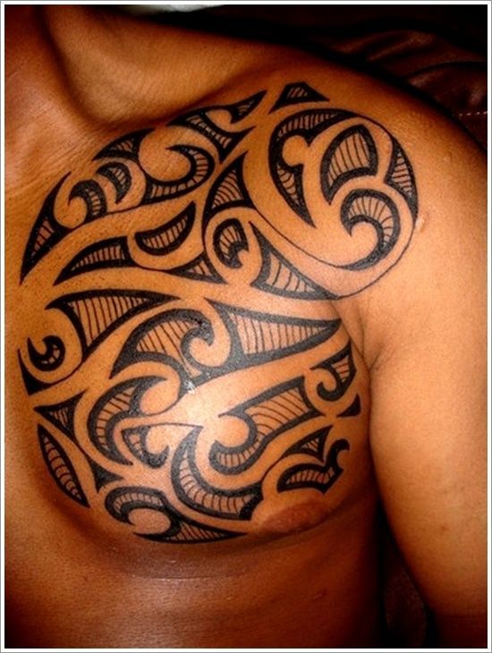 tatouage pectoraux homme tribal