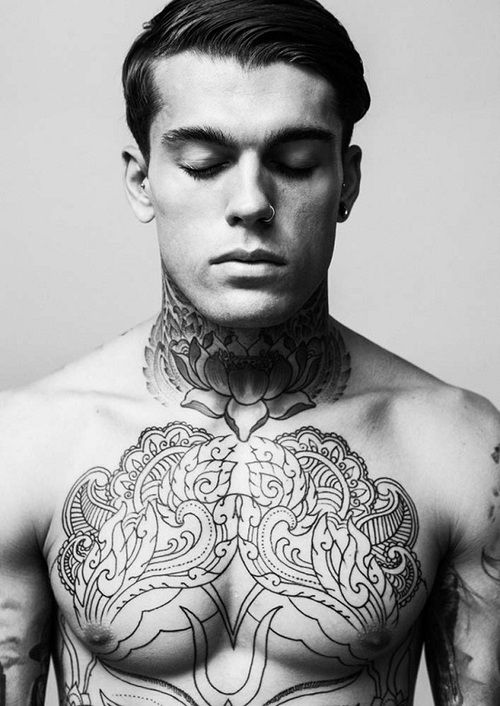 tatouage pectoraux old school