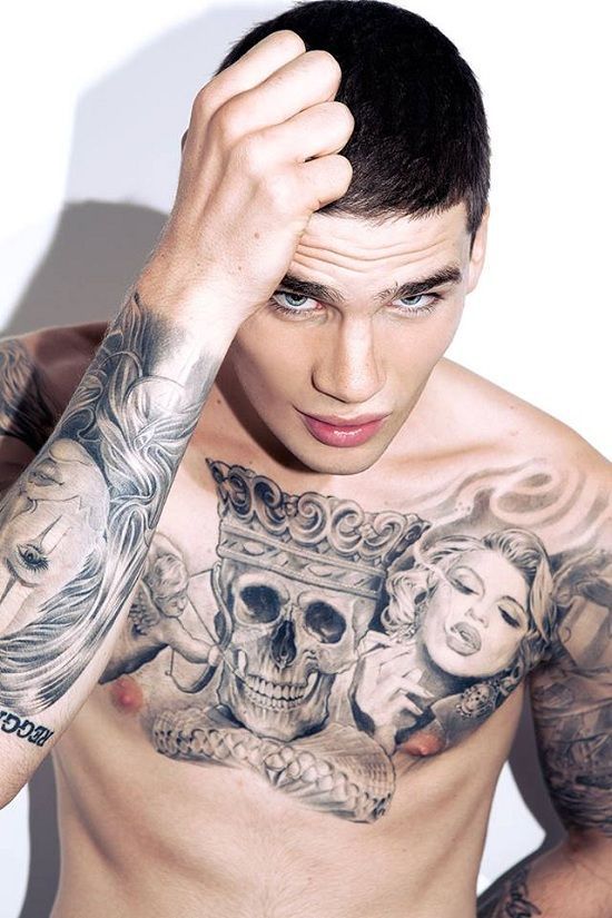 tatouage pectoraux poil