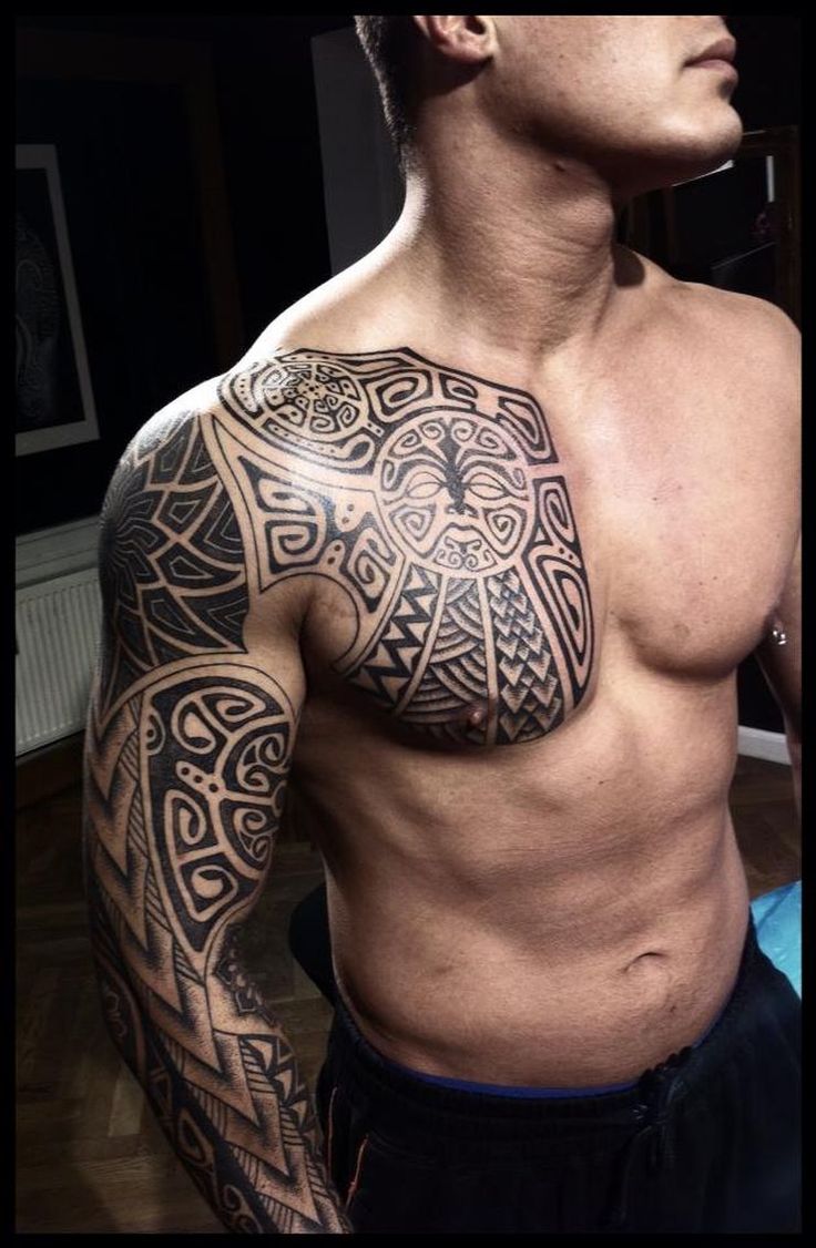 tatouage pectoraux taureau