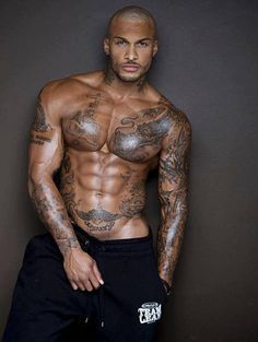 tatouage pectoraux trey songz