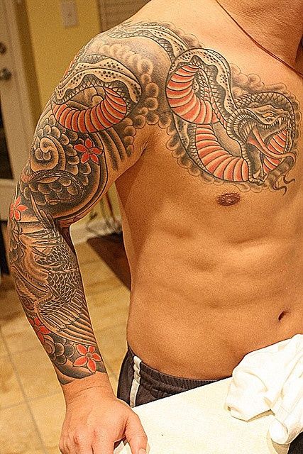tatouage phoenix pectoraux