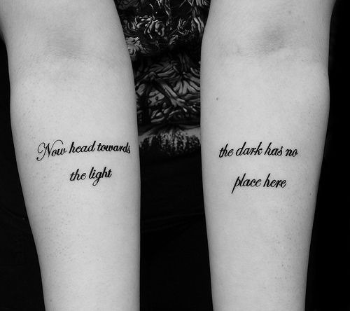 tatouage phrase anglais poignet