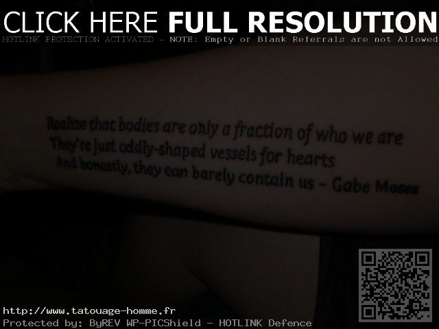 tatouage phrase avant bras homme
