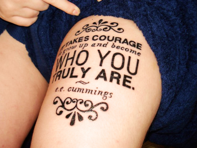 tatouage phrase cuisse