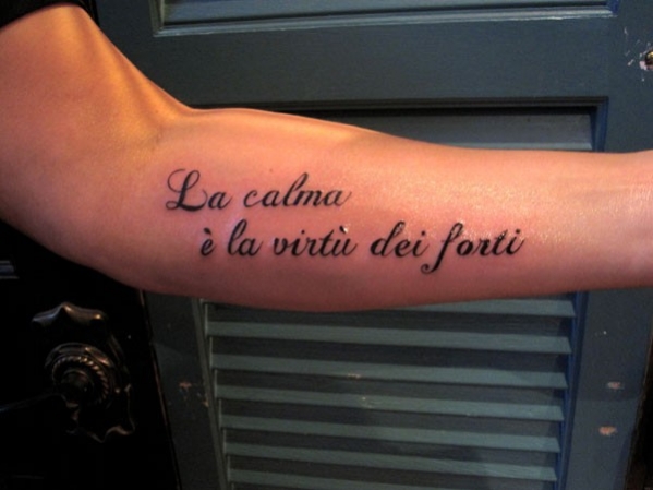 tatouage phrase famille en français