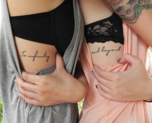 tatouage phrase femme cote