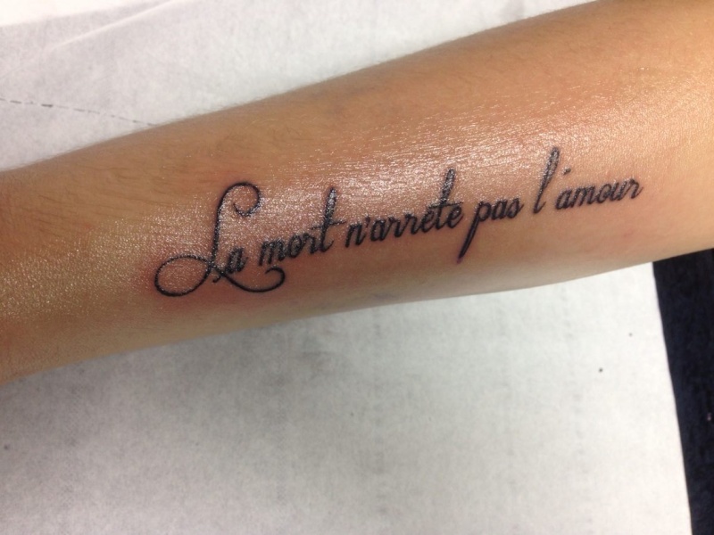 tatouage phrase gothique