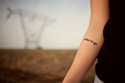 tatouage phrase intérieur bras femme