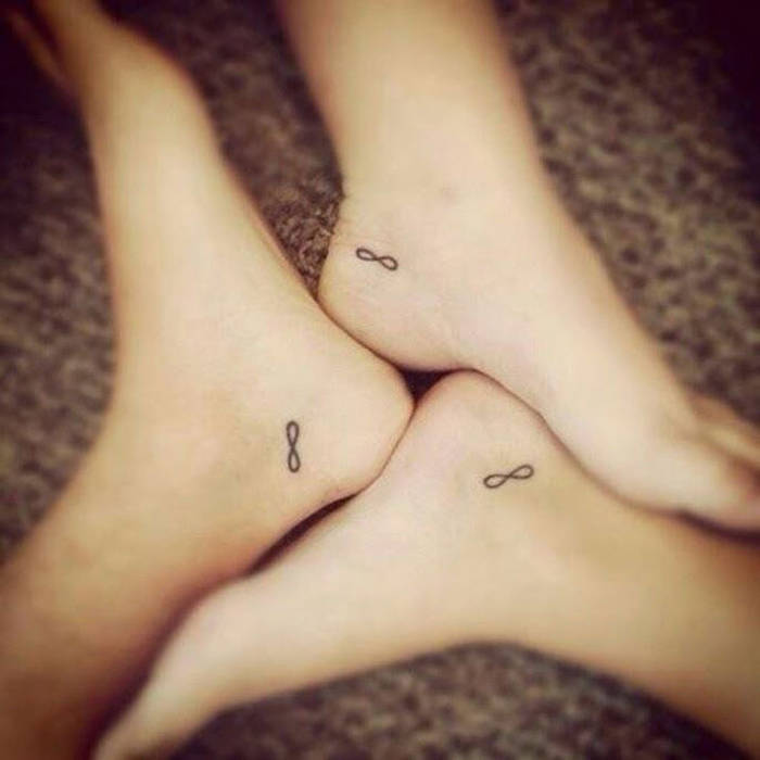 tatouage pied cheville ecriture