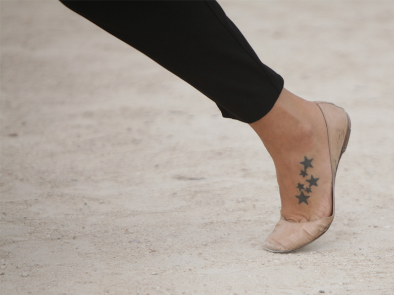 tatouage pied femme etoile