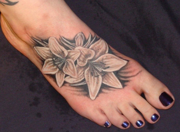tatouage pied femme fleur