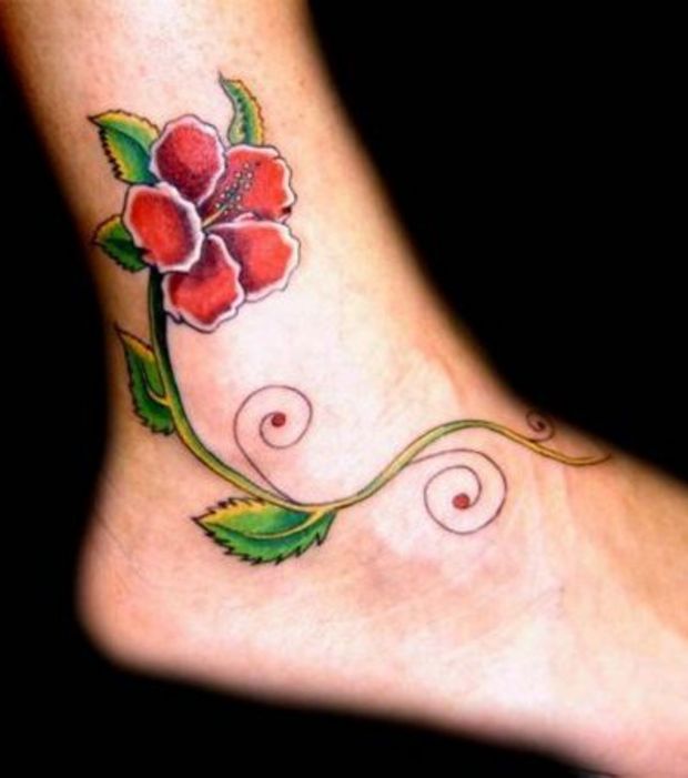 tatouage pied femme fleur