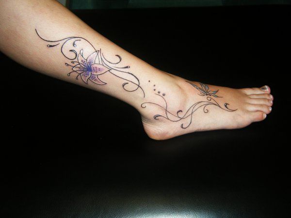 tatouage pied fleur