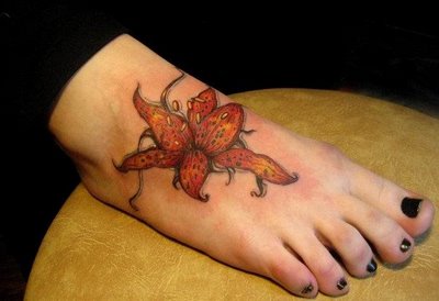 tatouage pied fleur
