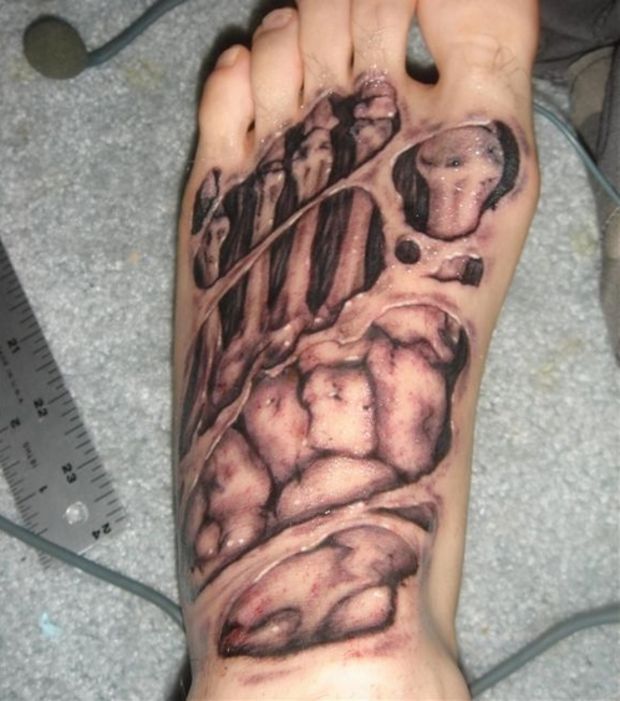 tatouage pied homme