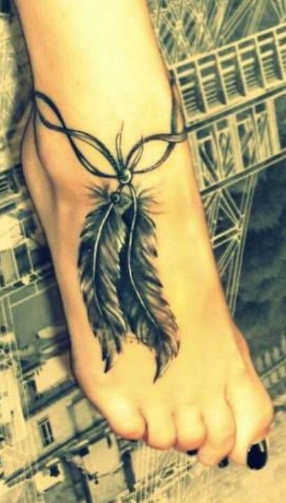 tatouage pied plume