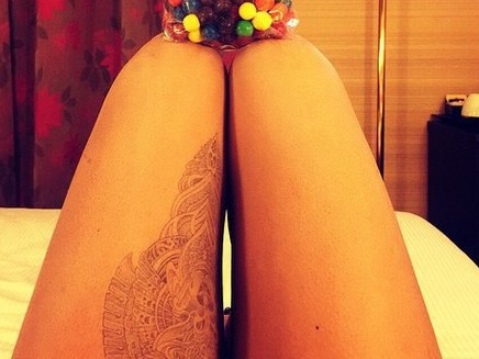 tatouage pied shy'm