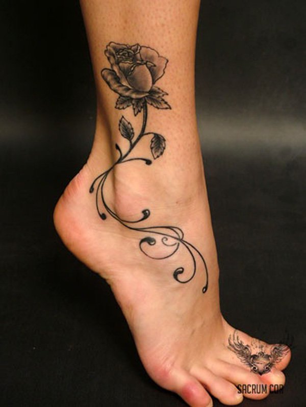 tatouage pieds cheville