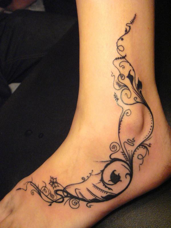 tatouage pieds cheville femme