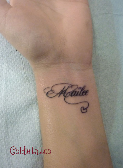 tatouage poignet ecriture
