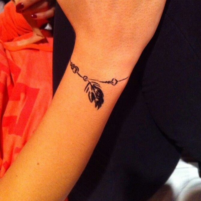 tatouage poignet femme bracelet