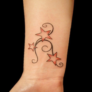 tatouage poignet femme bracelet