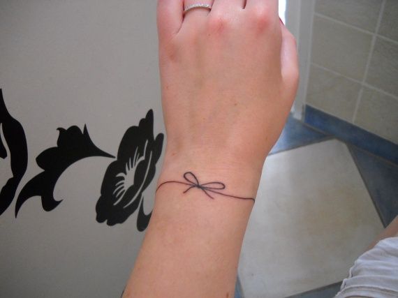 tatouage poignet femme bracelet