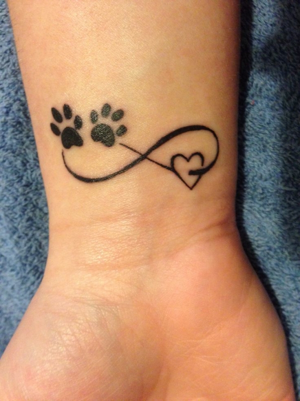 tatouage poignet femme coeur