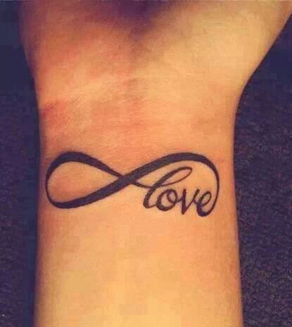 tatouage poignet femme infini