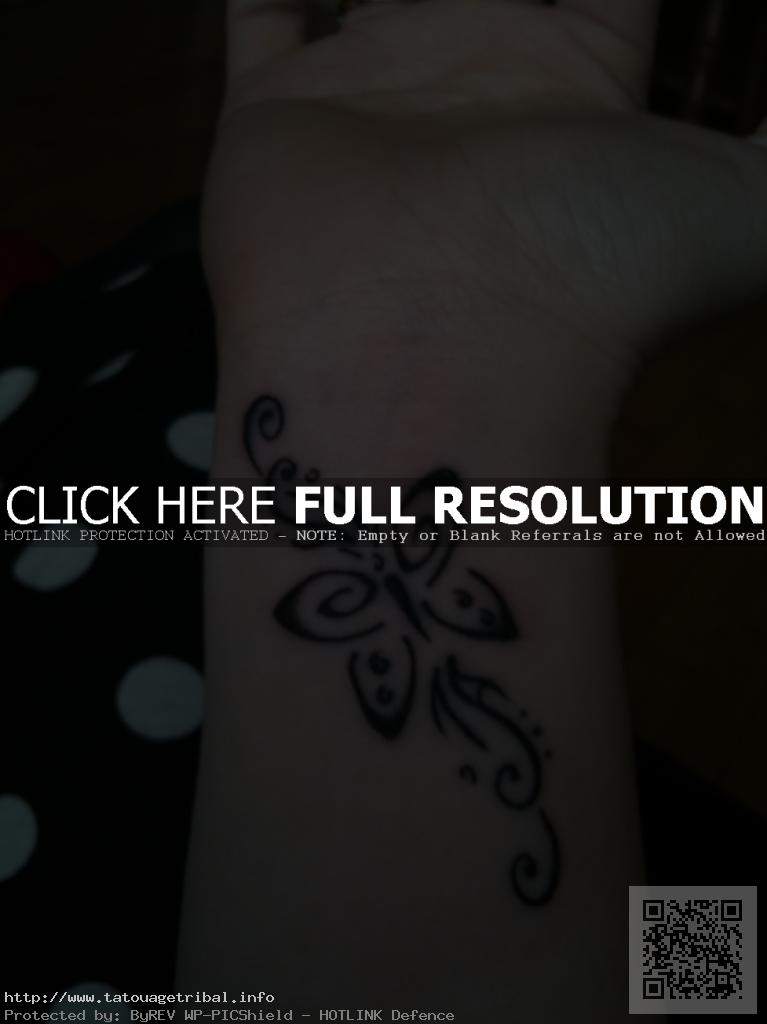 tatouage poignet femme papillon