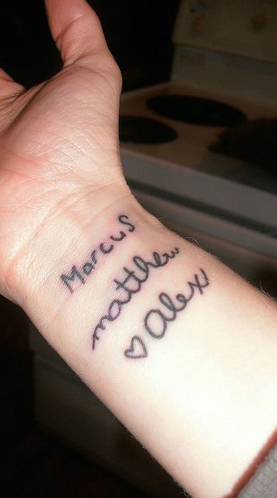 tatouage poignet femme prenom