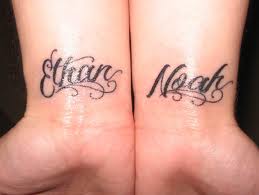 tatouage poignet prenom arabe