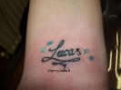 tatouage poignet prenom lucas