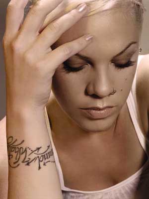 tatouage poignets femme